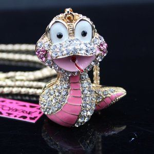 i am sellling a childs snake or adults necklace